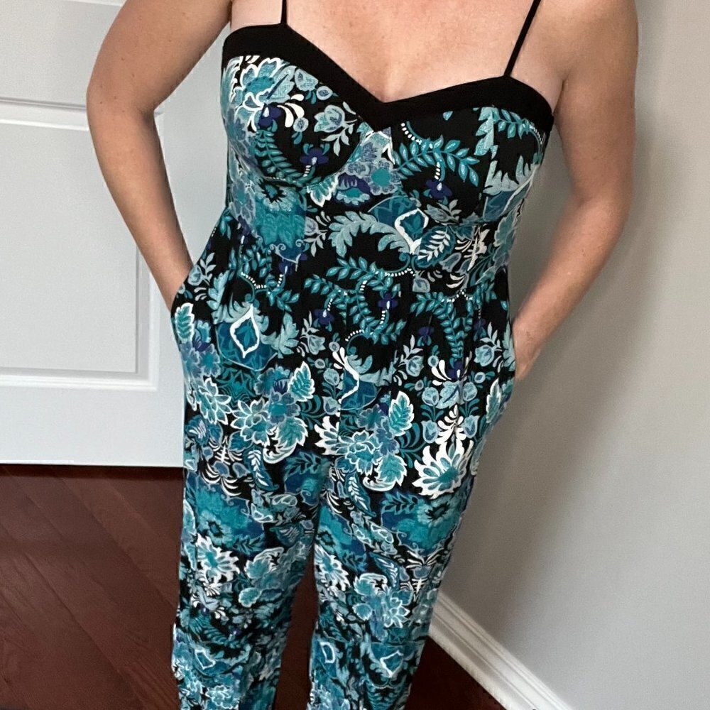 Floral Pants Romper w Heart Neckline Size M NWOT